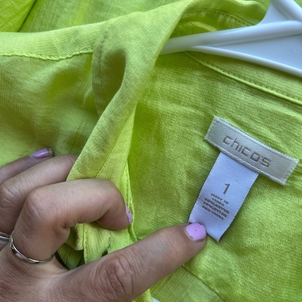 Chico's Lime Green Button-Up Roll Tab Sleeve Top Size 1 Chico's US Medium - Picture 9 of 9